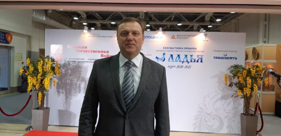 Дмитрий Исаенко открыл выставку народных художественных промыслов России